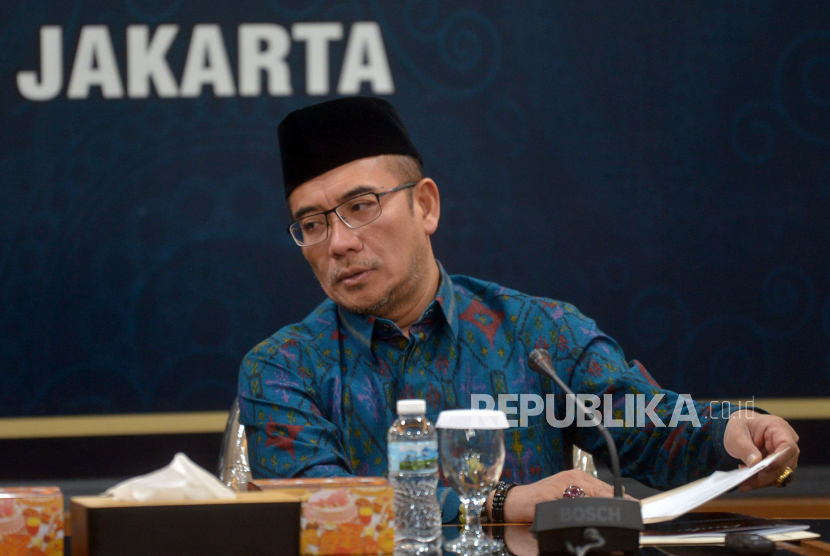 Ketua KPU Hasyim Asyari bersiap melakukan pertemuan dengan pimpinan muhammadiyah di Gedung Pusat Dakwah Muhammadiyah, Jakarta, Selasa (3/1/2023). Pertemuan silaturahhim tersebut berlangsung secara tertutup. Republika/Prayogi.  