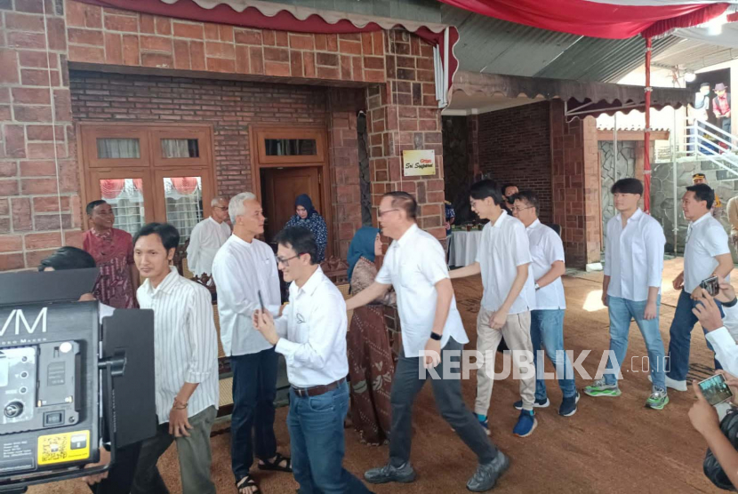 Suasana open house Gubernur Jateng Ganjar Pranowo di Karanganyar, Jateng, Senin (24/4/2023). Sekjen PDIP Hasto sebut Megawati sudah memberi restu kepada Ganjar sejak Februari.