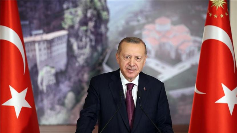 Presiden Turki pada Selasa membuka kembali Biara Sumela di wilayah Laut Hitam.