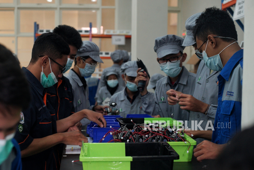 Industri (ilustrasi). Sektor Industri kimia dasar memberikan kontribusi terbesar terhadap realisasi investasi Penanaman Modal Dalam Negeri (PMDN) di Provinsi Kalimantan Timur (Kaltim) pada tahun anggaran 2022.