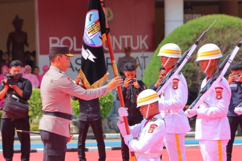 Irjen Agus Wijayanto Resmi Pimpin Polda Kaltara, Terima Pataka Ngelimut Mengka Peguna