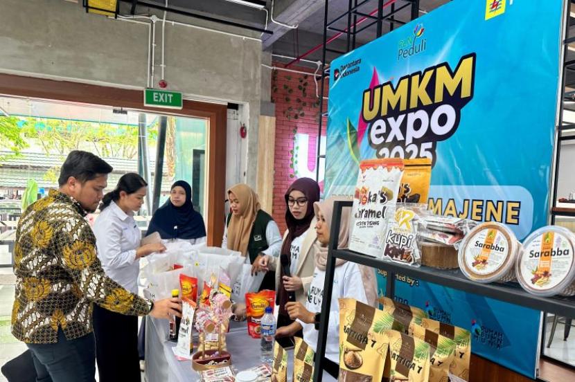 PLN UID Sulselrabar tampilkan produk lokal pada ajang UMKM Expo 2025.