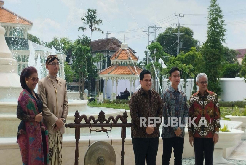 Erick Thohir meresmikan taman Pracima Tuin di Puro Mangkunegaran Solo, Sabtu (21/1/2023).