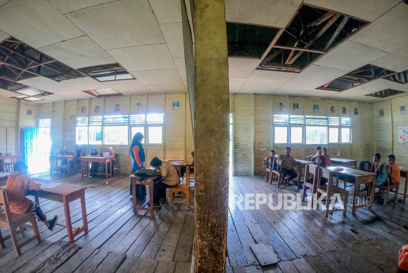 (ILLUSTRATION) The school classrooms were damaged.