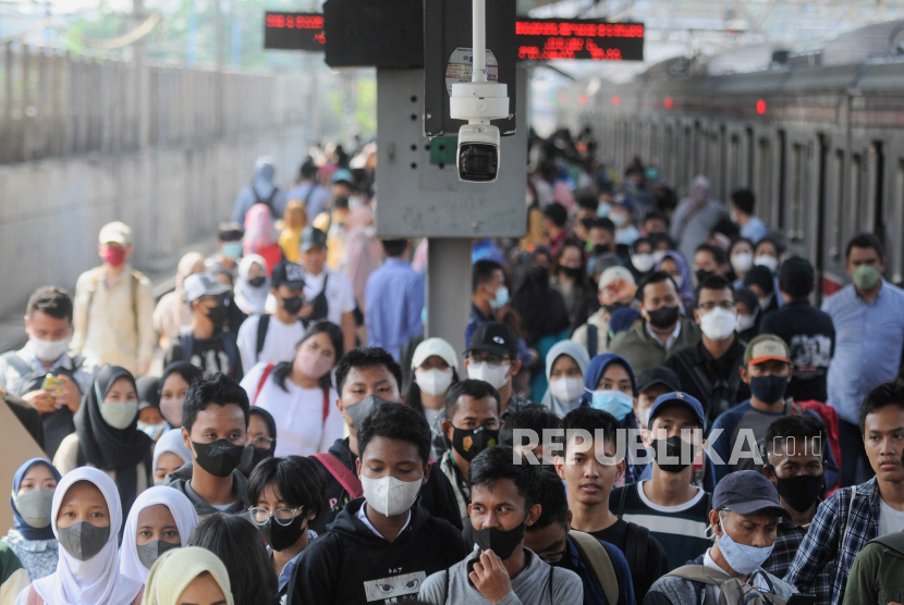 Suasana Stasiun Tanah Abang, Jakarta, Selasa (13/6/2023).