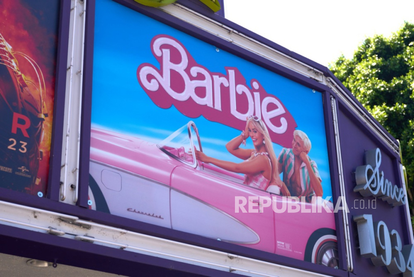  Menteri Kebudayaan Lebanon Mohammad Mortada melarang peredaran film Barbie karena mempromosikan homoseksualitas