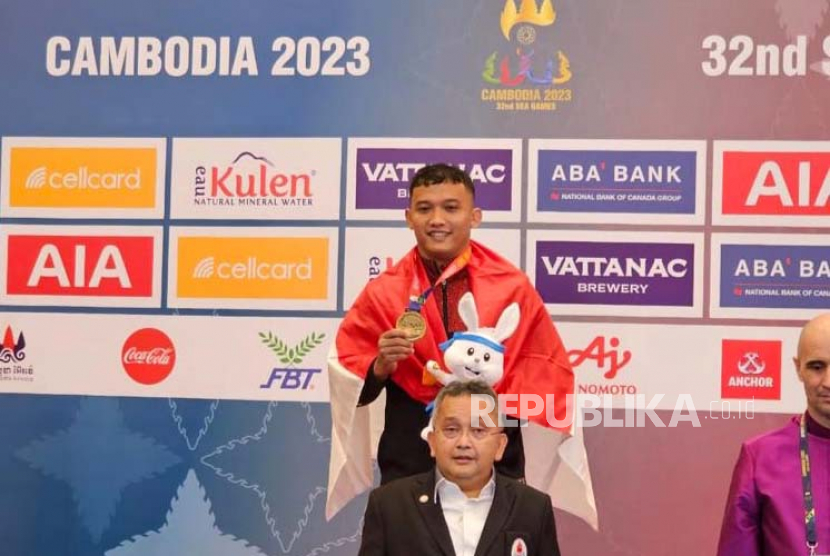 Mahasiswa Universitas Negeri Malang (UM), Lulut Gilang Saputra mendapatkan medali emas dalam ajang SEA Games 2023 cabang olahraga gulat kategori 87 kilogram (kg) putra di Kamboja.