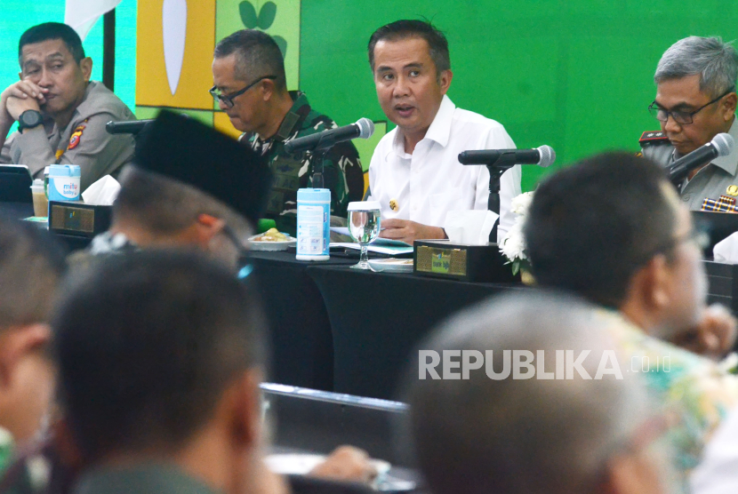 Pj Gubernur Jawa Barat (Jabar) Bey Machmudin memimpin Rapat Koordinasi Ketahanan Pangan dan Produktivitas Pertanian di Jabar