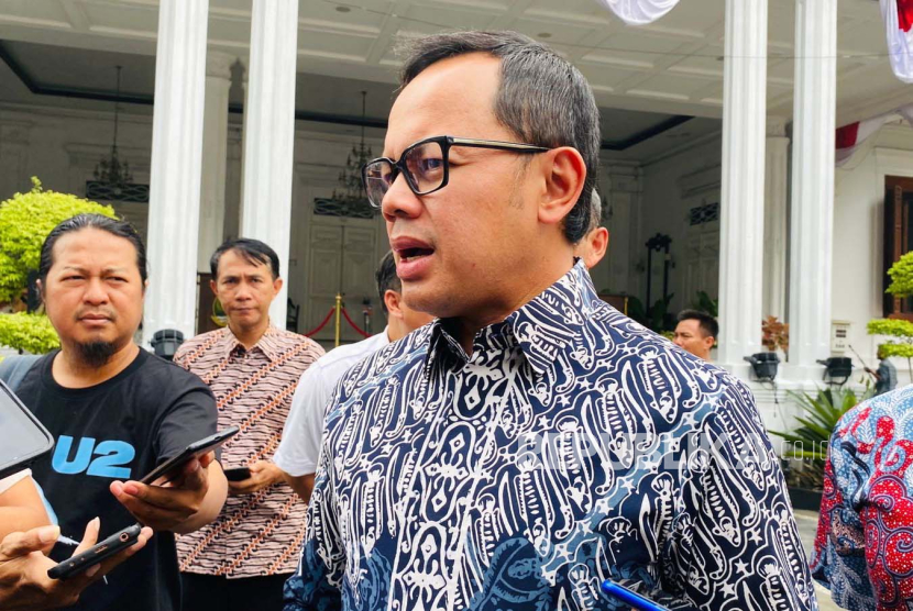 Wali Kota Bogor Bima Arya Sugiarto, diwawancara terkait penanganan polusi udara di Kota Bogor, Jumat (25/8/2023). 