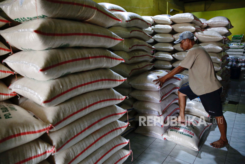 Badan Pusat Statistik (BPS) menyebut faktor utama yang menyebabkan naiknya harga beras yaitu fenomenal El Nino. 