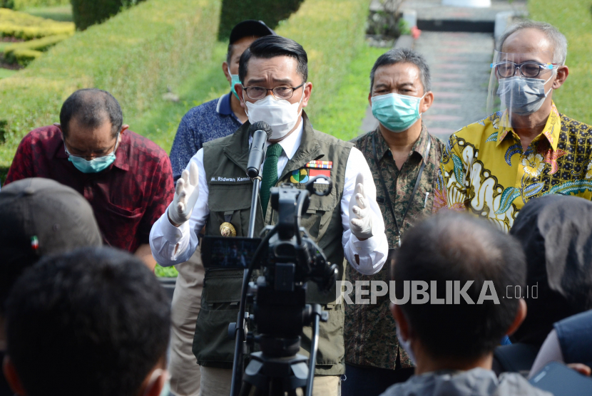 Gubernur Jawa Barat Ridwan Kamil terus memantau kenaikan kasus Covid-19 pascademo UU Ciptaker.