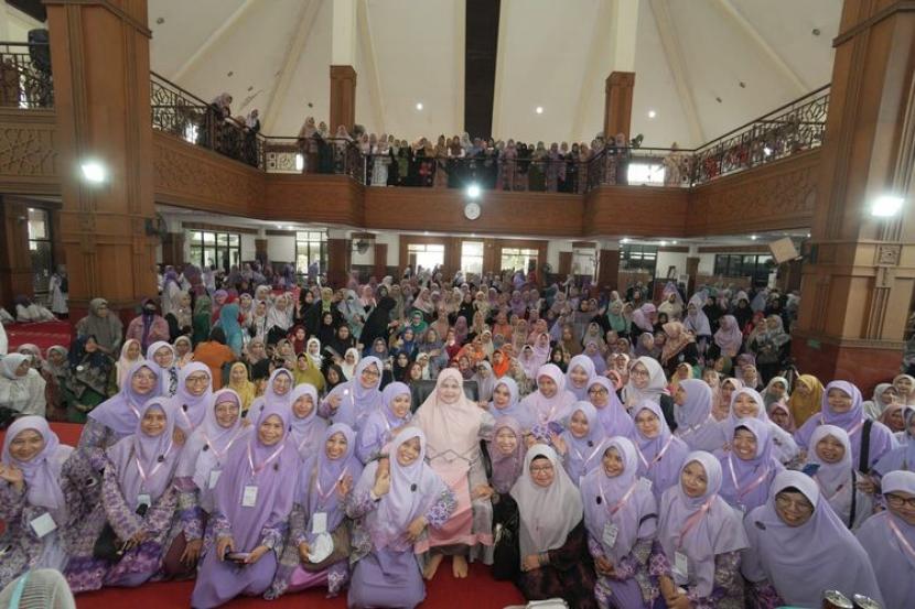 Gelar Maulid Akbar, Salimah Depok Hadirkan Mamah Dedeh