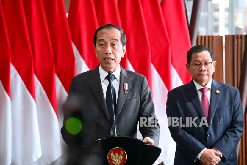 Presiden Jokowi saat memberikan keterangan pers sebelum bertolak ke Afrika, Ahad (20/8/2023).