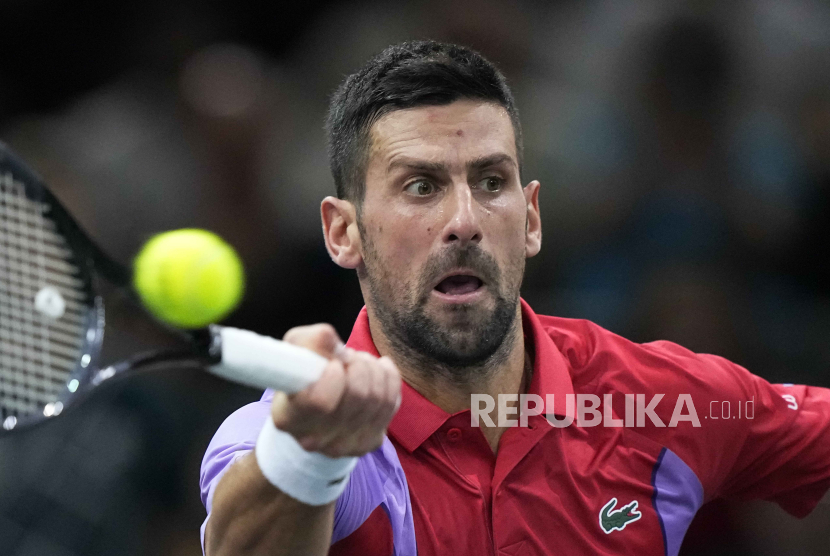 Petenis putra asal Serbia, Novak Djokovic, yang tampil di Paris Masters 2023.