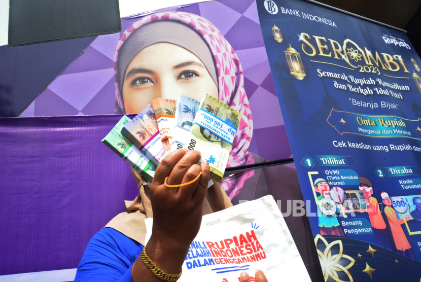 Bank Indonesia (BI) Perwakilan Sumatra Barat (Sumbar) mencatat uang baru yang didistribusikan di provinsi itu baru terserap 45,15 persen dari total uang yang disiapkan Rp 3,12 triliun saat Kick Off Semarak Rupiah Ramadan dan Berkah Idul Fitri (SERAMBI) 2023.