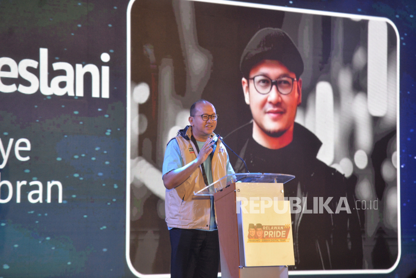 Ketua TKN Pabowo-Gibran, Rosan Perkasa Roeslani memberikan sambutan dalam acara konsolidasi pasukan digital menangkan Prabowo-Gibran di Jakarta, Rabu (20/12/2023). 