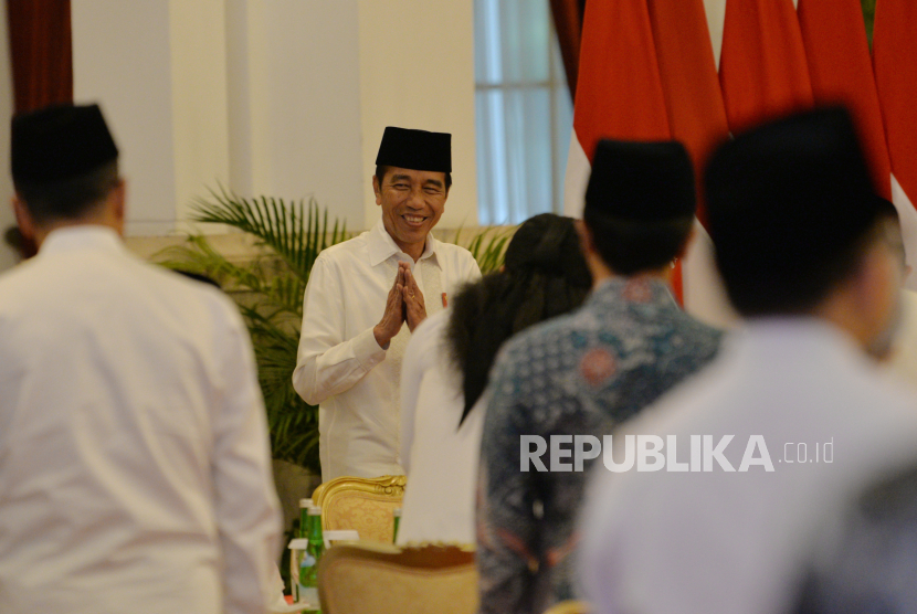 Presiden Joko Widodo menggelar buka puasa bersama para menteri Kabinet Indonesia Maju di Istana Negara, Jakarta, Kamis, (28/3/2024). 