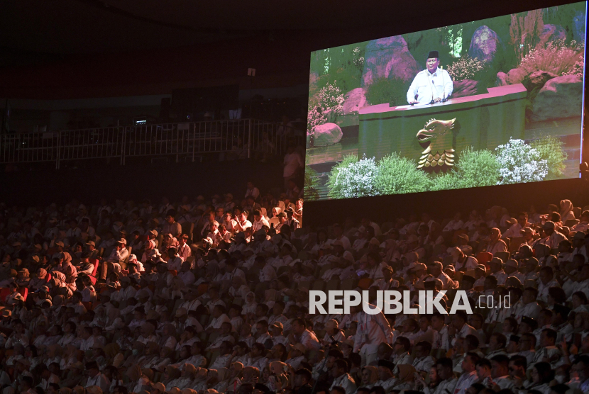 Layar menampilkan Presiden yang juga Ketua Umum Partai Gerindra Prabowo Subianto menyampaikan pidato saat perayaan HUT Ke-17 Partai Gerindra di Sentul International Convention Center, Bogor, Jawa Barat, Sabtu (15/2/2025). Perayaan HUT ke-17 Partai Gerindra mengusung tema Berjuang Tiada Akhir. 