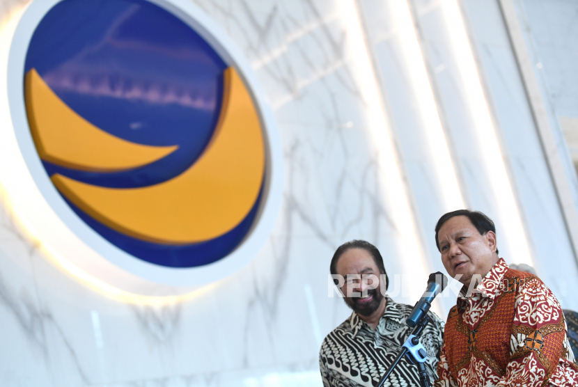 Ketua Umum Partai Nasdem Surya Paloh (kiri) bersama Ketua Umum Partai Gerindra Prabowo Subianto (kanan). Demokrat dan PKS tidak mengkhawatirkan kunjungan Surya Paloh ke Prabowo.