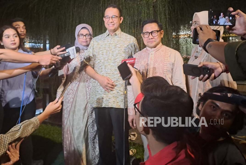 Capres-cawapres 01 Anies Baswedan-Muhaimin Iskandar melakukan silaturahmi Lebaran Idul Fitri di kediaman Anies kawasan Lebak Bulus, Jakarta Selatan, Selasa (16/4/2024) malam. 