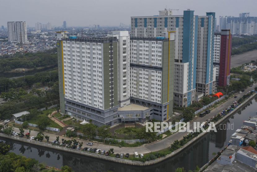 Foto aerial suasana Wisma Atlet Pademangan di Jakarta, Ahad (27/9/2020). Pemerintah telah menyiapkan tower 8 Wisma Atlet Pademangan sebagai lokasi isolasi mandiri bagi OTG COVID-19 dengan kapasitas 1.548 pasien. 