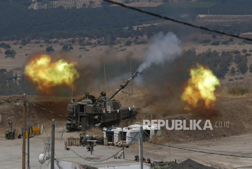 Unit Artileri Israel menembak sasaran. Israel menyiapkan sistem pertahanan dan latihan bersama dengan AS untuk hadapi Iran. Ilustrasi.