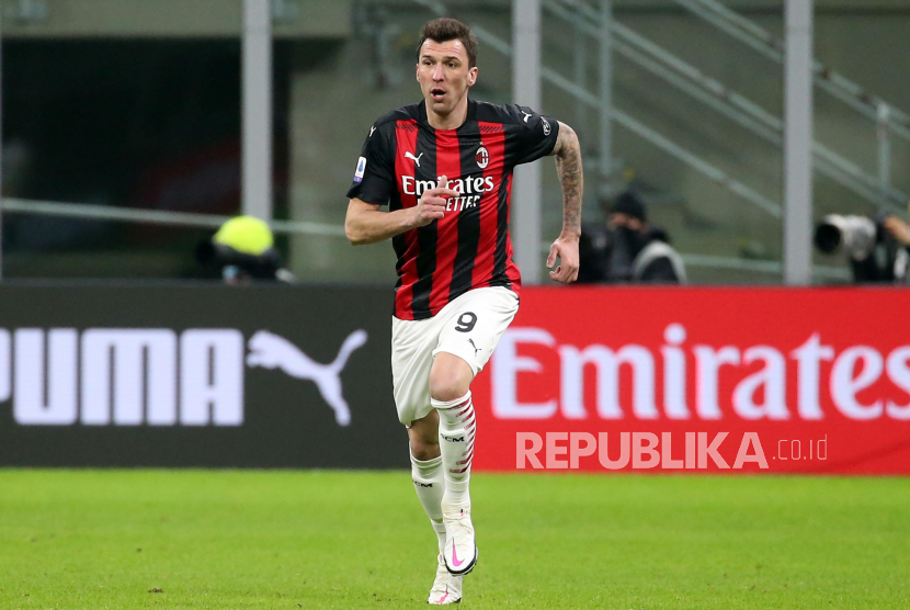  Penyerang AC Milan Mario Mandzukic