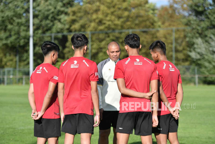 Para pemain timnas Indonesia U-17 saat menjalani training camp (TC) di lapangan latihan Borussia Moenchengladbach, Jerman, belum lama ini. 