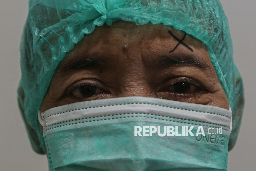 Menjaga Asa di Balik Mata yang Mulai Meredup