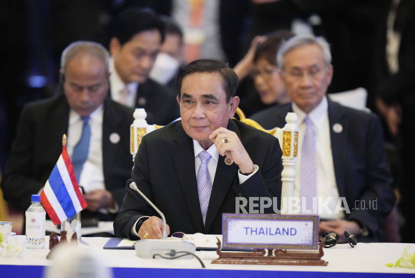 Perdana Menteri Thailand Prayuth Chan-ocha mengajak peserta pertemuan Kerja Sama Ekonomi Asia-Pasifik (APEC) untuk mencari pertumbuhan dan pembangunan berkelanjutan setelah tantangan ekonomi dan sosial yang diakibatkan pandemi Covid-19, perubahan  iklim dan persaingan geopolitik.