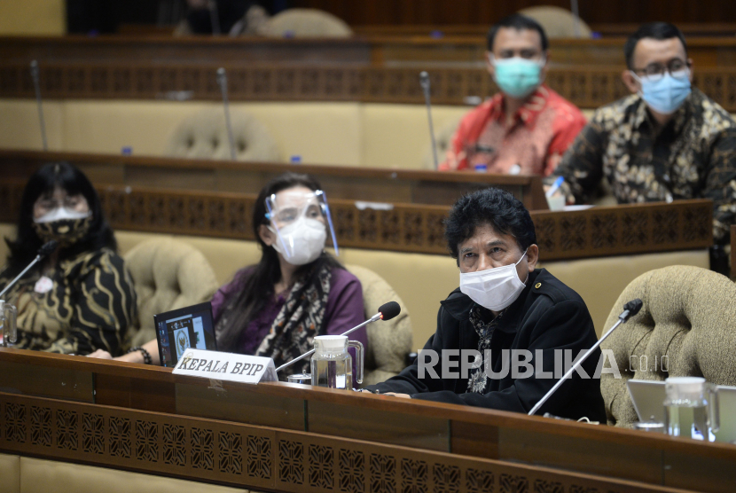 Kepala Badan Pembinaan Ideologi Pancasila (BPIP) Yudian Wahyudi mengikuti Rapat Dengar Pendapat (RDP) dengan Komisi II DPR di Kompleks Parlemen, Senayan, Jakarta, Selasa (6/4). Rapat tersebut membahas evaluasi pelaksanaan program kerja dan membahas isu-isu aktual lainnya.Prayogi/Republika.