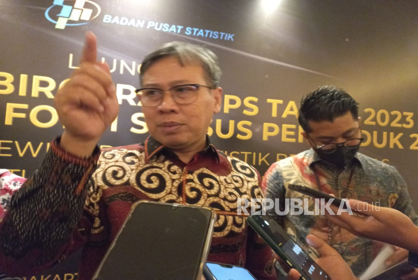 Deputi Bidang Distribusi dan Jasa BPS Ateng Hartono