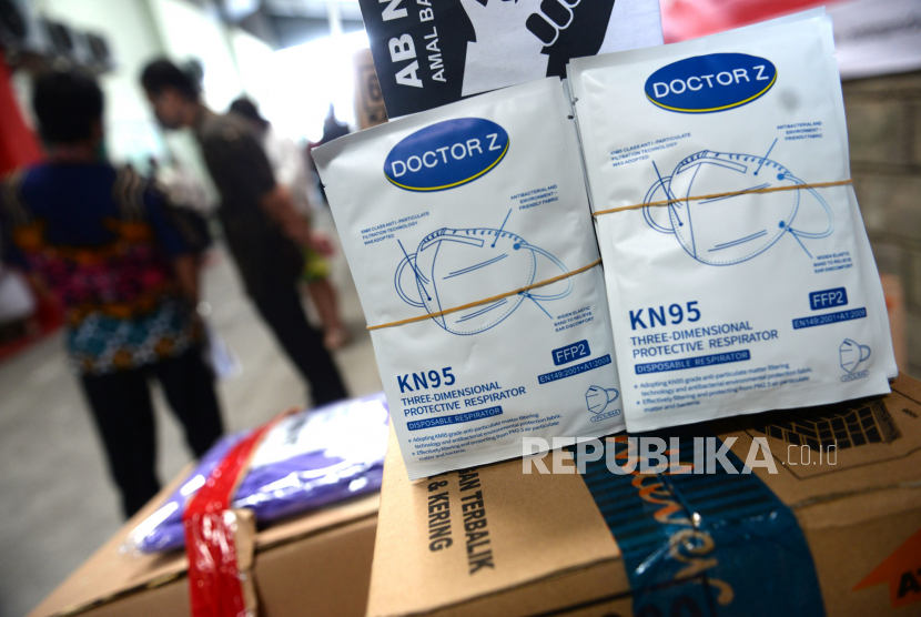 Sejumlah RS di Surabaya Dapat Bantuan 800 Baju  Hazmat 