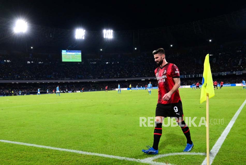 Penyerang AC Milan Olivier Giroud kecewa saat diganti dalam laga vs Napoli di Serie A Liga Italia, Senin (30/10/2023) dini hari WIB.