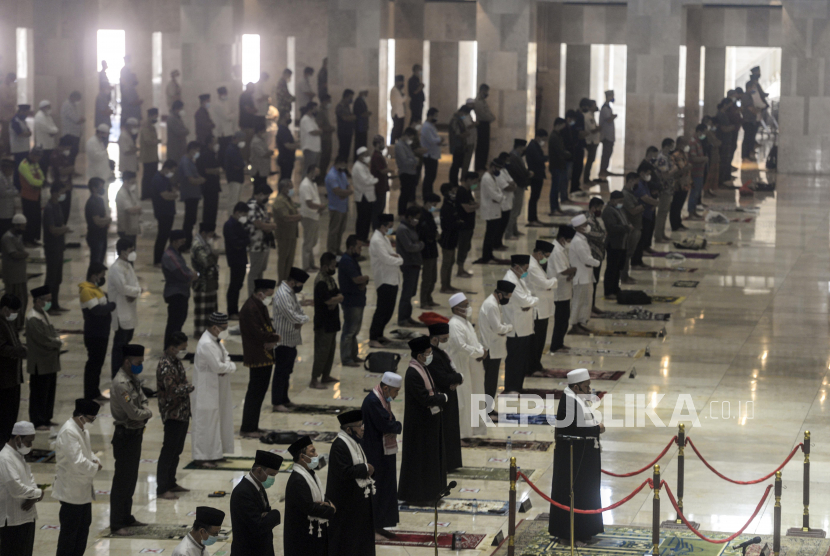 Terdapat sunnah yang secara khusus dianjurkan pada Jumat. llustrasi sholat Jumat di Masjid Istiqlal 