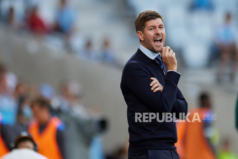 Pelatih Rangers FC Steven Gerrard saat pertandingan kualifikasi Liga Champions UEFA antara Malmoe FF dan Rangers di Stadion Baru Malmoe, Swedia, 03 Agustus 2021.