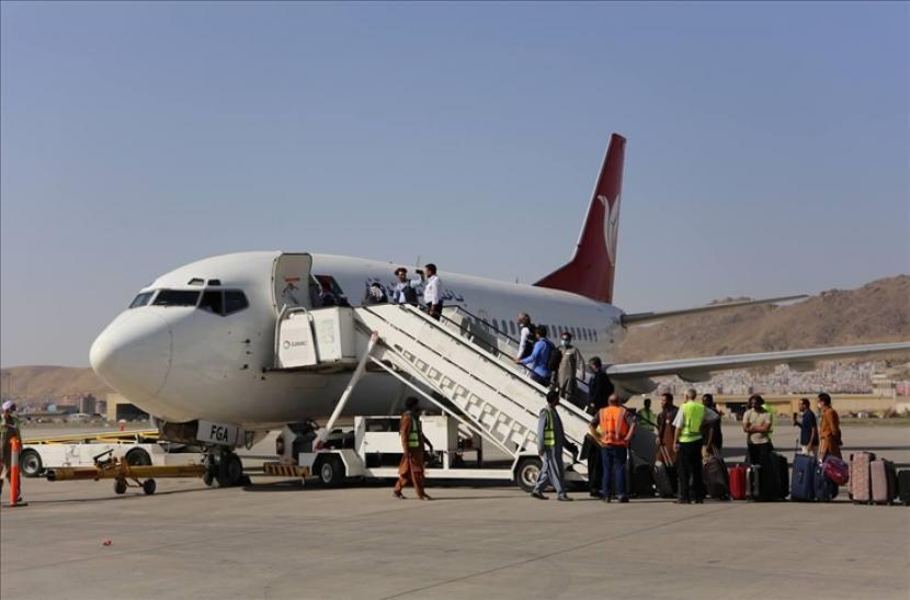 Dubes Turki dan pejabat Taliban membahas bandara Kabul dan hubungan bilateral.