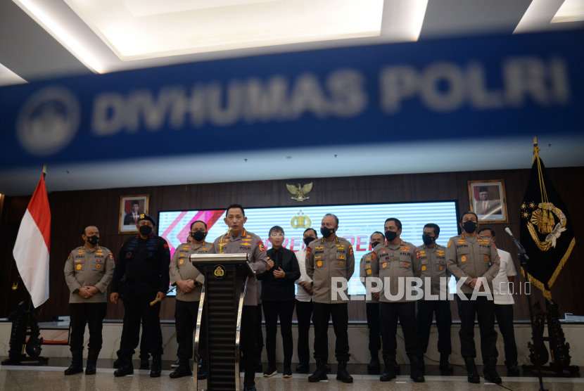 Polri memberikan keterangan pers terkait kasus pembunuhan Brigadir J di Mabes Polri, Jakarta. 