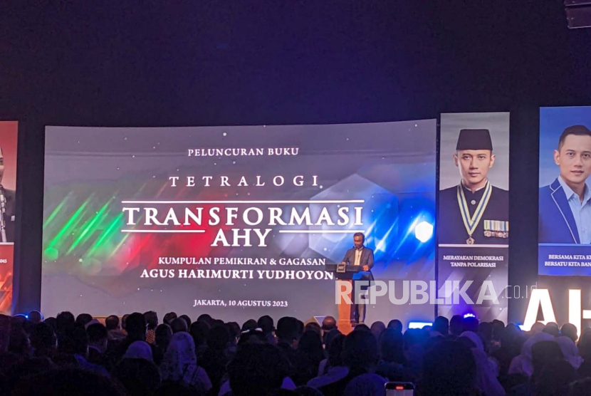 Mantan juru bicara Presiden ke-6 Republik Indonesia Susilo Bambang Yudhoyono (SBY), Dino Patti Djalal memberikan pandangannya terkait langkah politik Ketua Umum Partai Demokrat, Agus Harimurti Yudhoyono (AHY) di Djakarta Theater, Jakarta, Kamis (10/8/2023) malam.