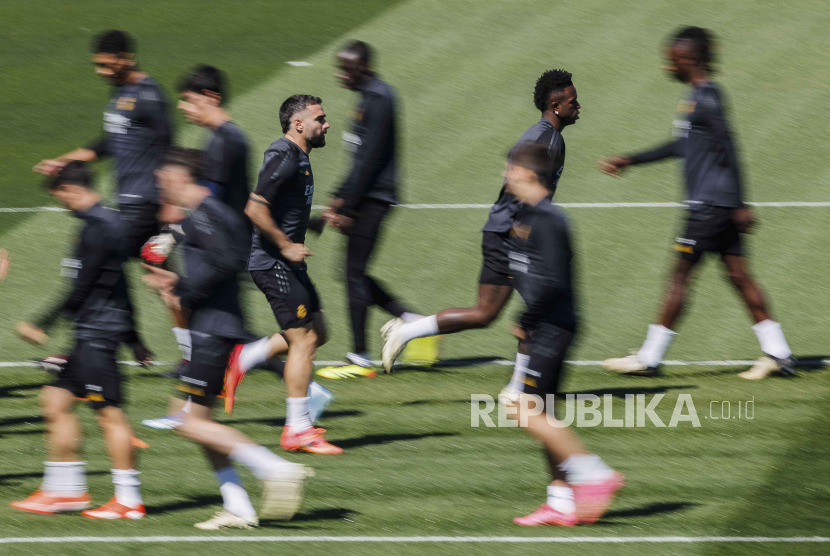 Para pemain Real Madrid berlatih pada Selasa (7/5/2024), menjelang pertandingan leg kedua semifinal Liga Champions melawan Bayern Munchen.