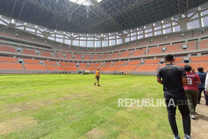 Penjabat (Pj) Gubernur DKI Jakarta Heru Budi Hartono meninjau kesiapan Jakarta International Stadium (JIS) untuk ajang Piala Dunia U-17 pada Kamis (19/10/2023).