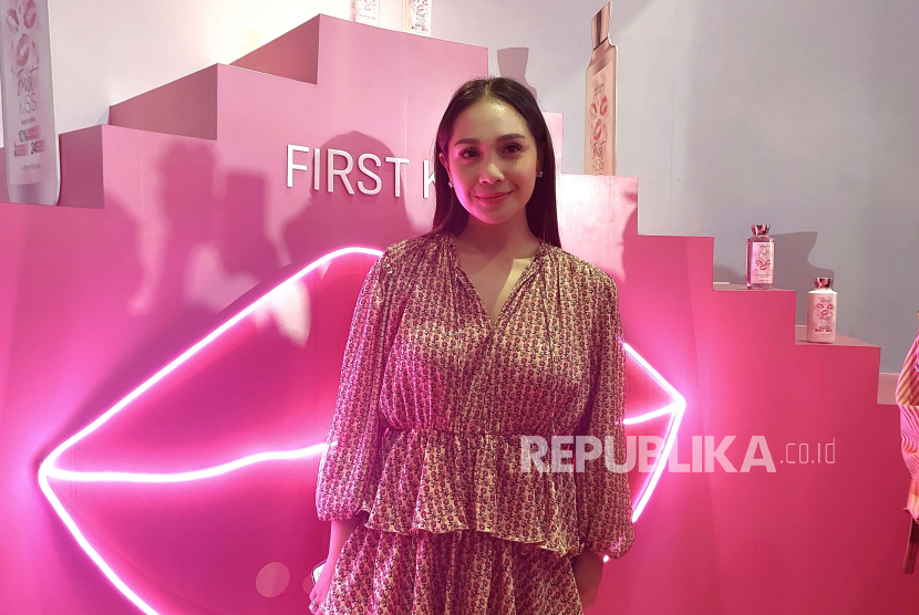 Nagita Slavina meluncurkan parfum merek fine fragrance personal care, Slavina, pada Kamis (30/11/23). 