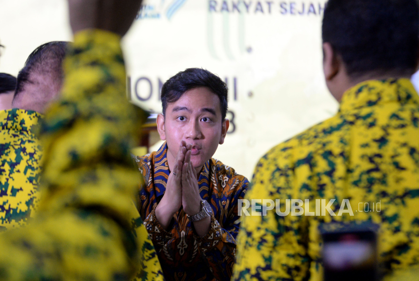 Solo Mayor Gibran Rakabuming Raka while attending the Golkar Party's II National Rapimnas at the Golkar Party DPP Office, Jakarta, Saturday (21/10/2023).