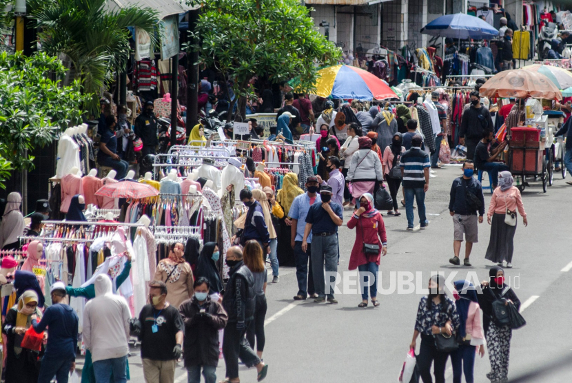 Pemkot Bandung  Pasrah Warga Berkerumun di Pasar  