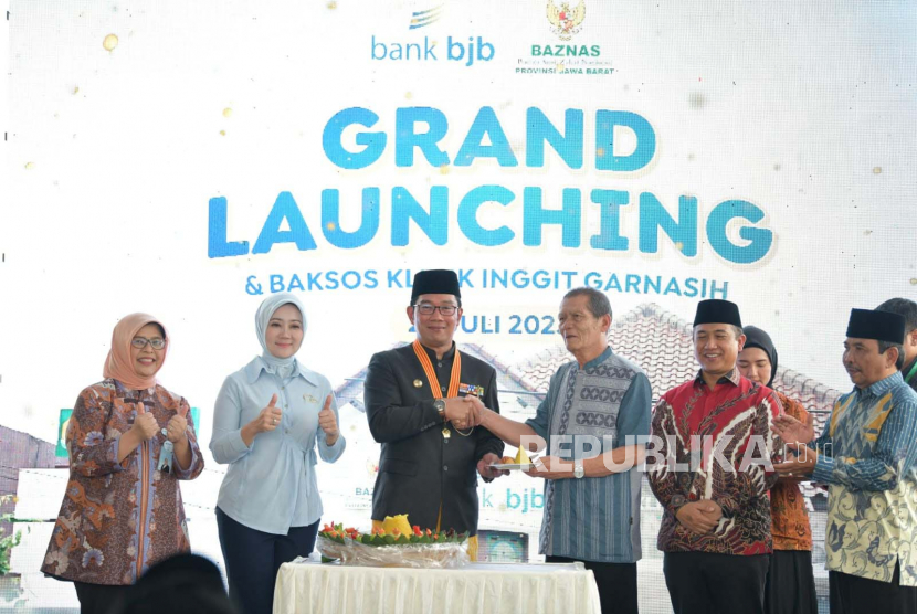 Gubernur Jawa Barat Ridwan Kamil menghadiri Grand Launching Klinik Pratama Ramah Lansia Inggit Garnasih di Jalan Flores, Kota Bandung, Kamis (20/7/2023).