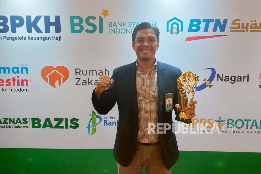 Vice President Bank Sumselbabel Syariah, Festero M Papeko usai menerima penghargaan Anugerah Syariah Republika 2023 kategori Tabungan Terbaik di Hotel JS Luwansa, Jakarta, Kamis (30/11/2023) malam.