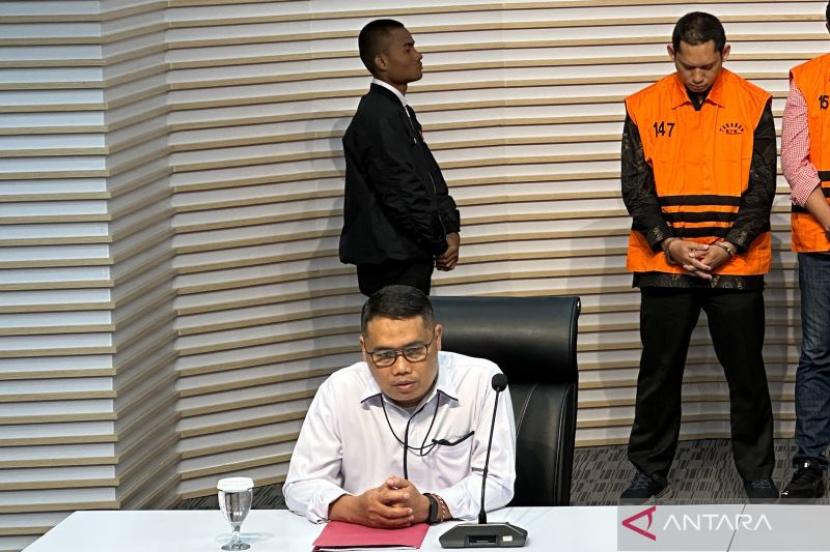 KPK dalami aliran uang terkait tersangka Hendrik Permana di kasus RSUD.