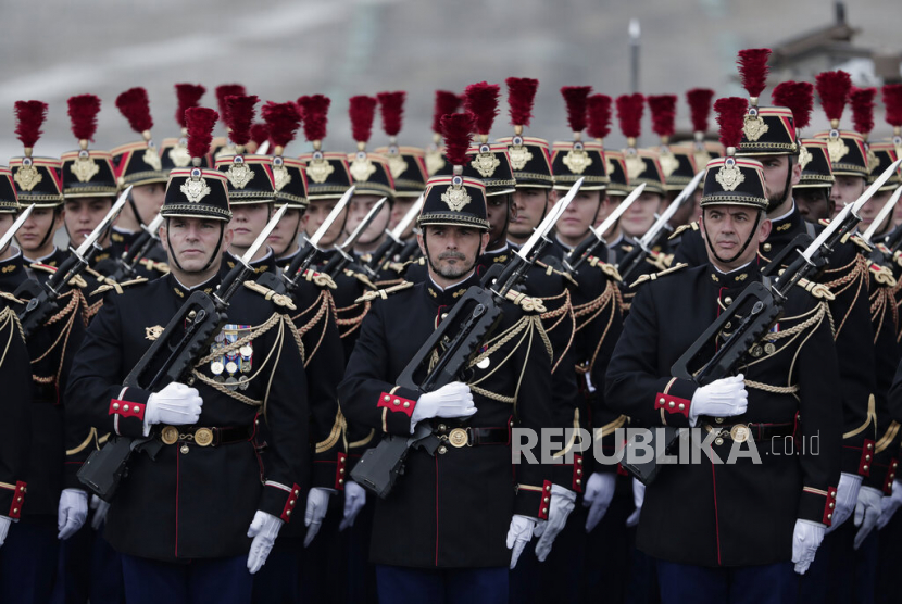 Pasukan Garda Revolusi Iran. Intelijen mereka berhasil membobol pertahanan Israel.