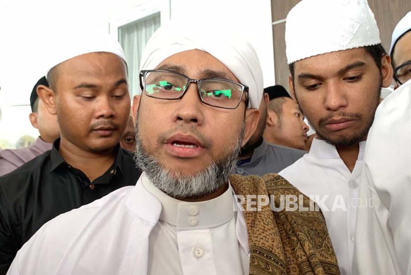 Habib Abdullah bin Ja'far Assegaf saudara almarhum Habib Hasan bin Ja'far Assegaf di kompleks Masjid Nurul Musthofa, Jatimulya, Kecamatan Cilodong, Kota Depok, Jawa Barat pada Rabu (13/3/2024).