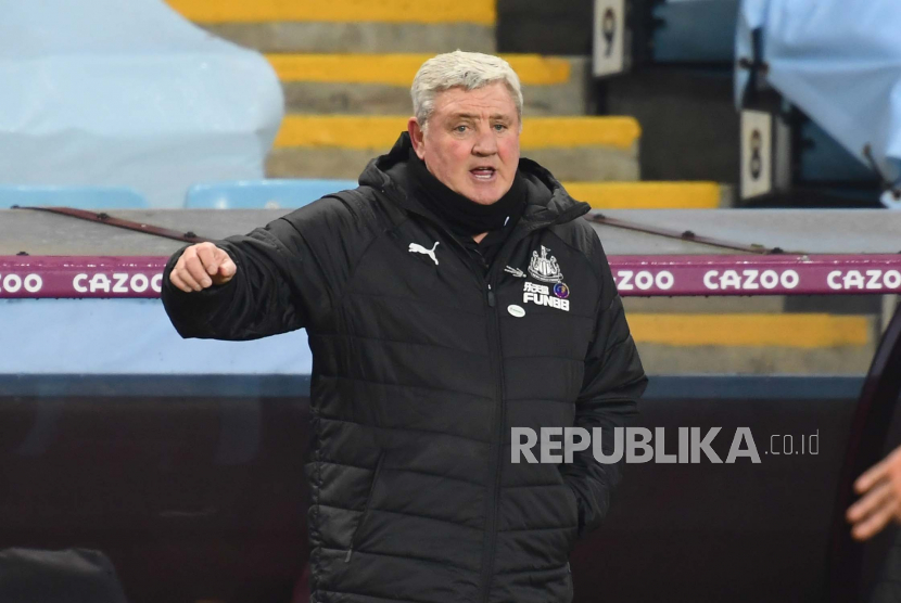 Reaksi manajer Newcastle Steve Bruce saat pertandingan sepak bola Liga Utama Inggris antara Aston Villa dan Newcastle United di Birmingham, Inggris, 23 Januari 2021.